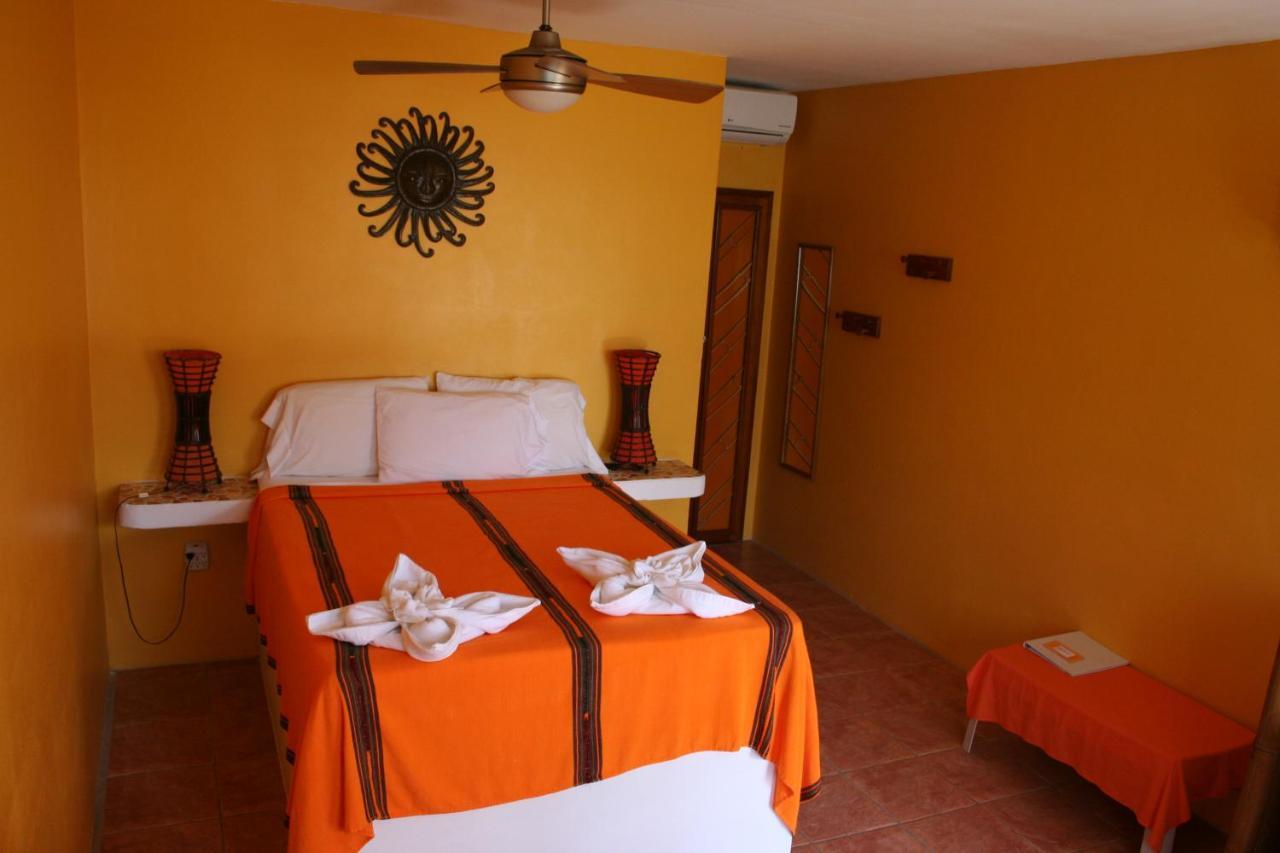 Seaside Cabanas Hotel Caye Corker Exteriör bild