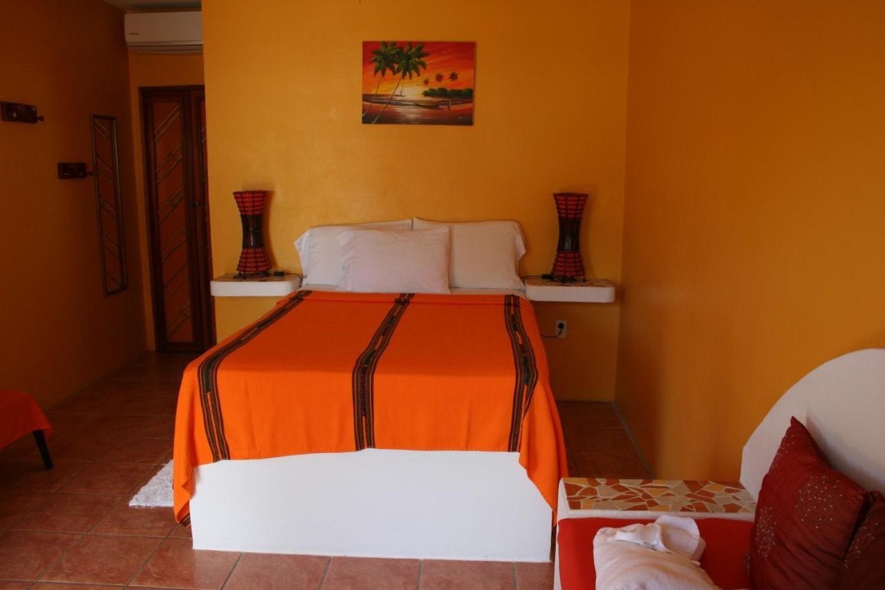 Seaside Cabanas Hotel Caye Corker Exteriör bild
