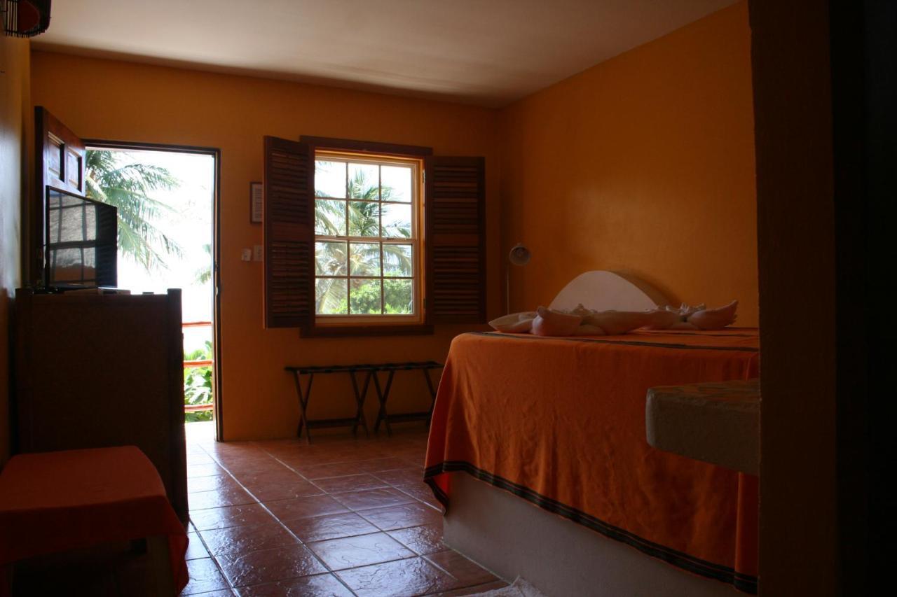 Seaside Cabanas Hotel Caye Corker Exteriör bild