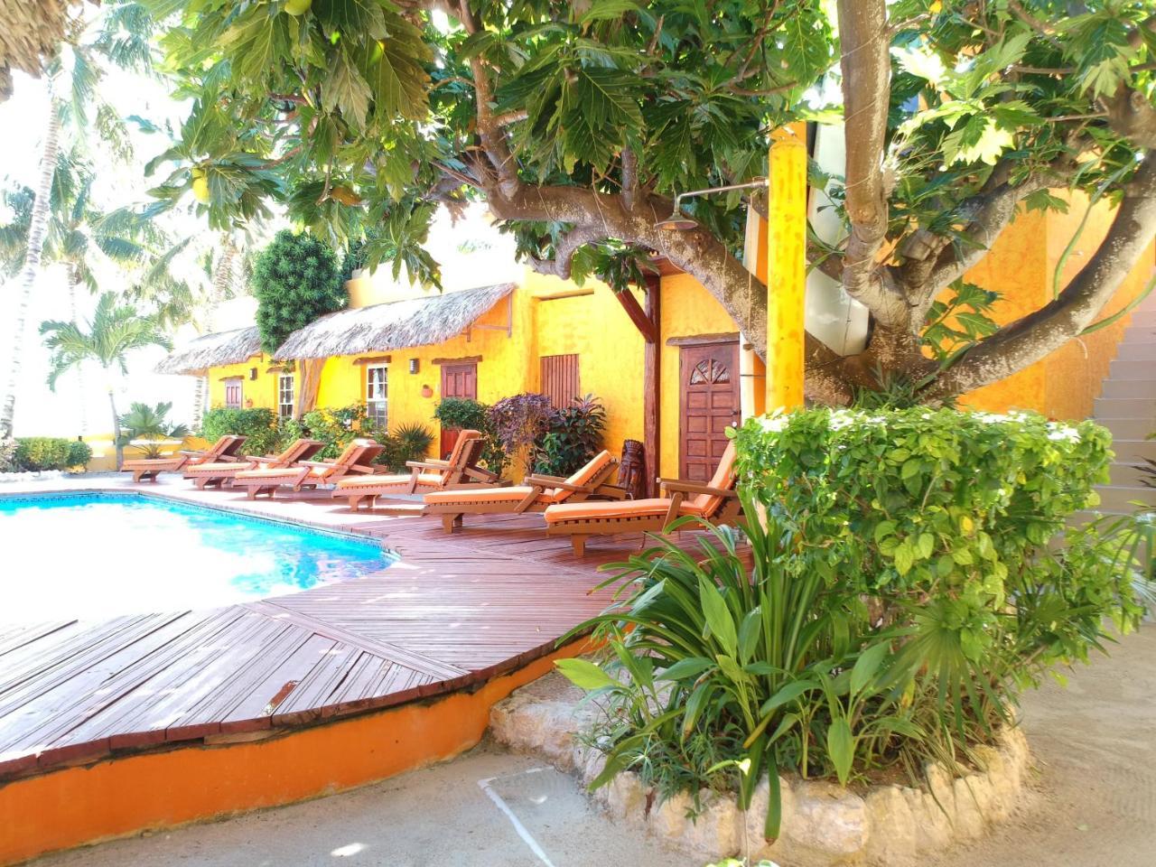 Seaside Cabanas Hotel Caye Corker Exteriör bild