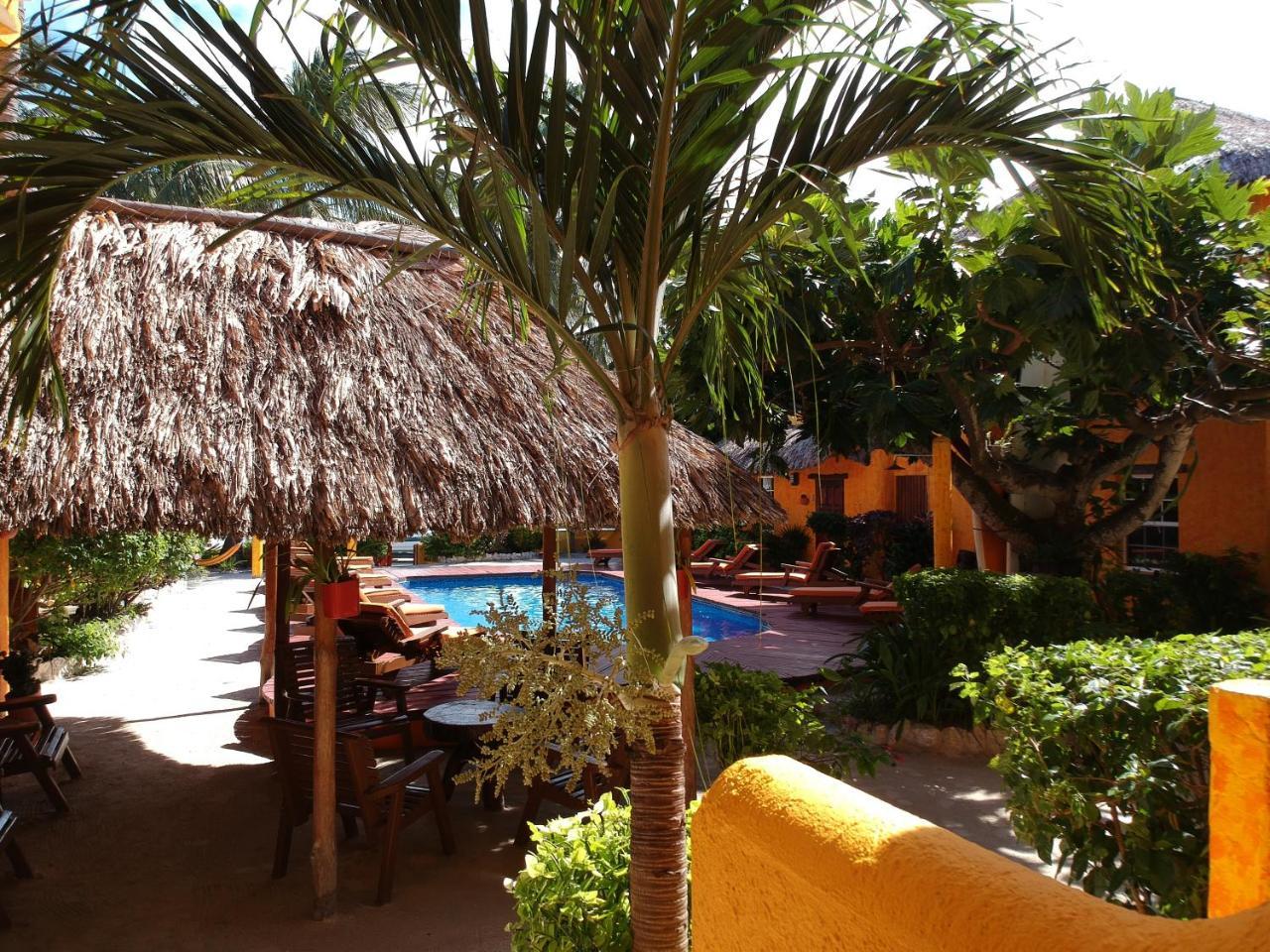 Seaside Cabanas Hotel Caye Corker Exteriör bild