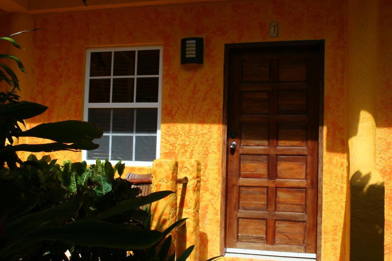 Seaside Cabanas Hotel Caye Corker Exteriör bild